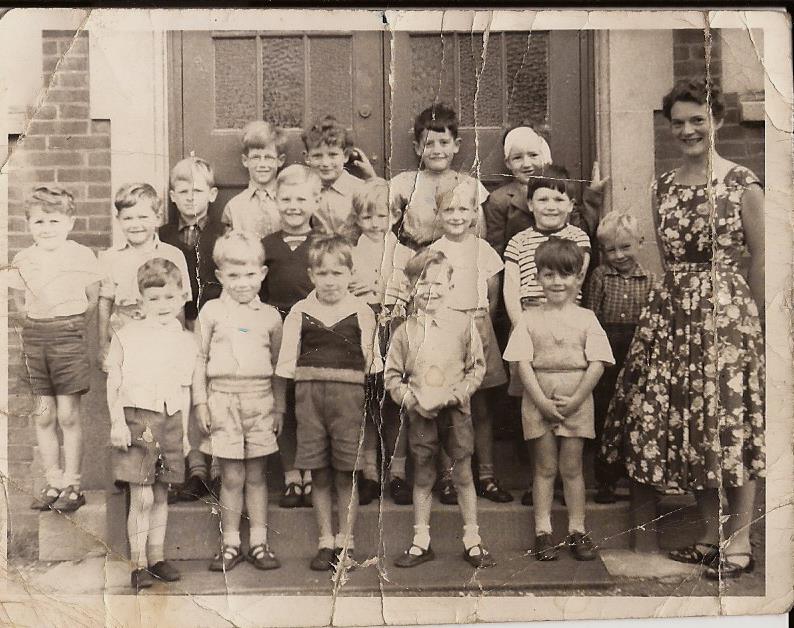 Class 1958 - with Mrs Johnson .. CLICK TO ENLARGE